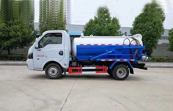 蓝牌吸污车18727976517