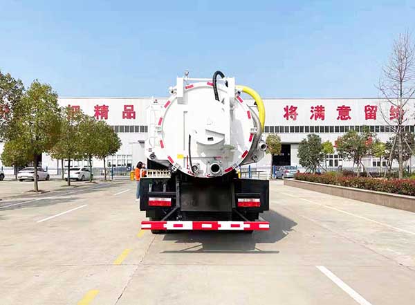 12方下水道疏通车价格18727976517